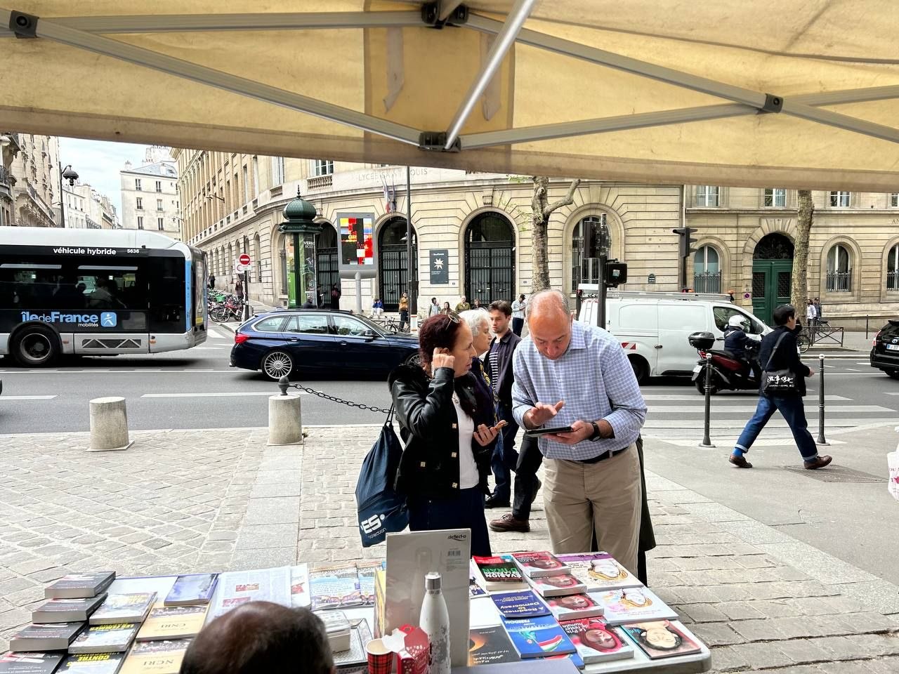 Paris : table et livres des sympathisants de la résistance